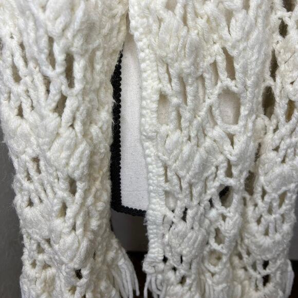 60’s White Cream Crocheted Open Knit Fringe Button Front Vintage Boho Poncho - Picture 10 of 10